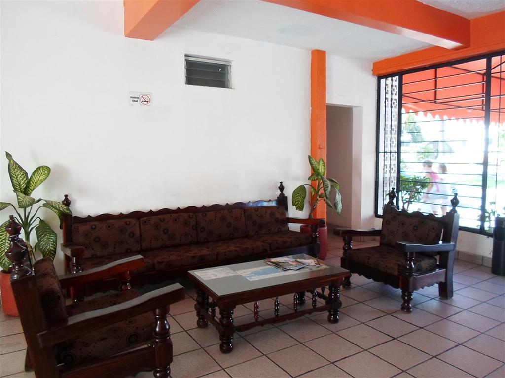 Hotel Lb Manzanillo Exterior photo